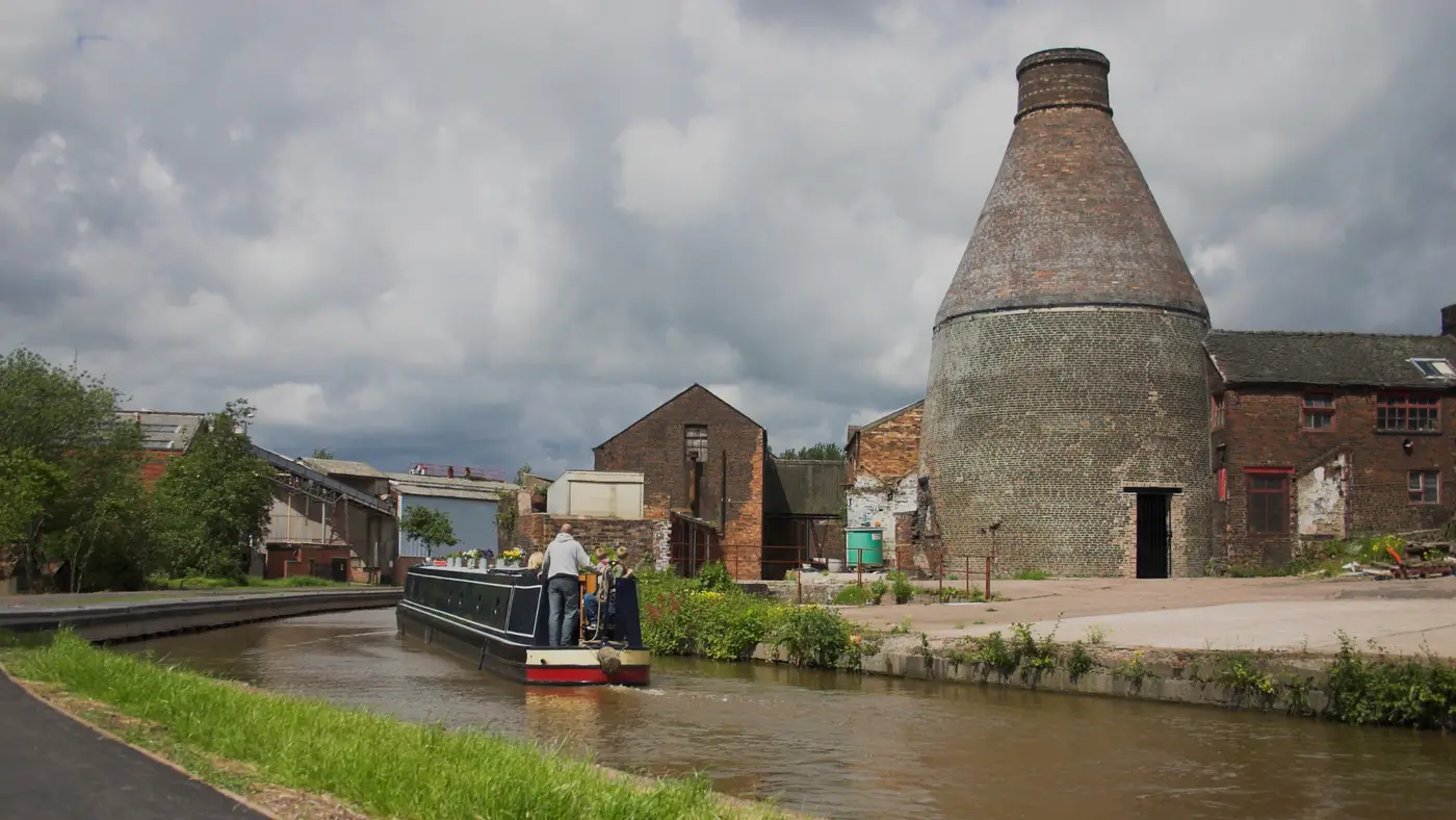 Stoke on Trent canal and bottle kiln Stoke on Trent canal and bottle kiln